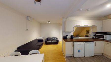 4 bedroom semi-detached house to rent - Photo 2