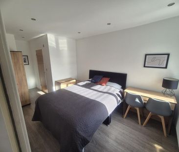 1 bedroom in a house share to rent - Photo 2