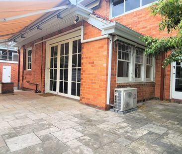 Stunning 4-bedroom, 3-bathroom Family home in Balwyn High School Zo... - Photo 2