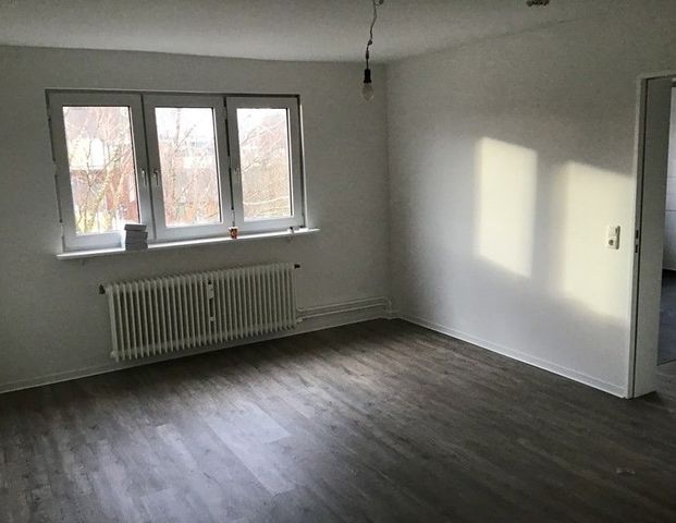 Frisch sanierte schöne 2-Zimmer-Dachgeschosswohnung im Centrum von Geesthacht - Photo 1