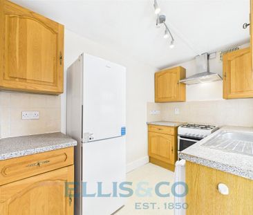 2 bedroom end of terrace house to rent - Photo 1