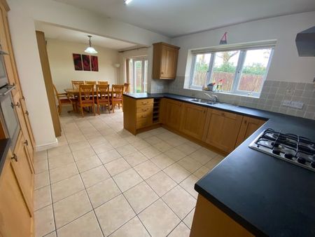 School Lane, Leamington Spa, CV31 - Photo 2