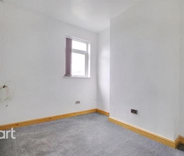 4 bedroom flat to rent - Photo 2