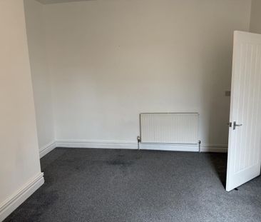 2 bedroom ground floor flat to rent - Photo 6
