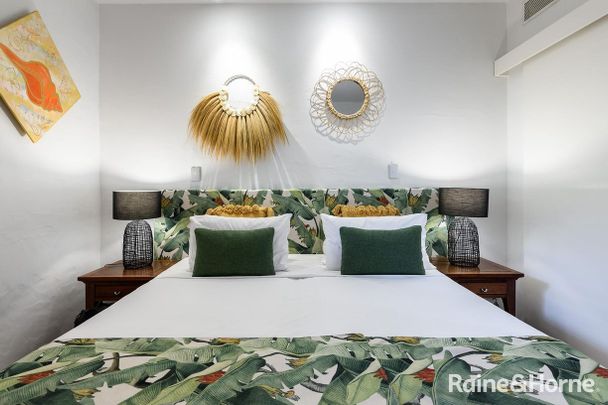 2 BEDROOM : 1 BATHROOM : FULLY FURNISHED : RESORT STYLE LIVING : CLOSE TO TOWN & BEACH - Photo 1