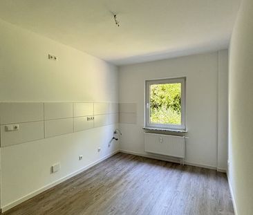 Kleine, modernisierte 3 ZKB-Wohnung mit Balkon - Photo 2