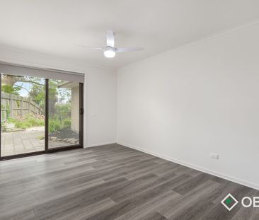 Modern Family Living in a Desirable Frankston Pocket - Photo 4