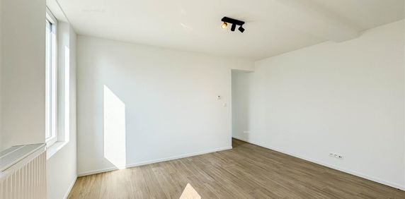 Te huur, instapklare gesloten woning met gezellige voortuin in Ronse - Foto 2