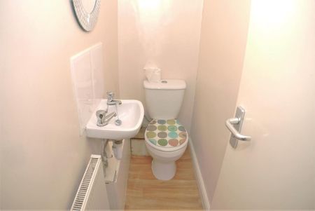 3 bedroom flat to rent - Photo 5