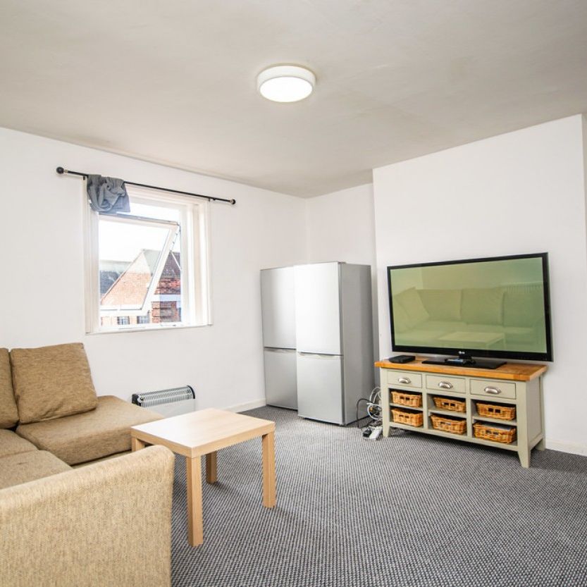 5 bed Flat for Rent - Photo 1