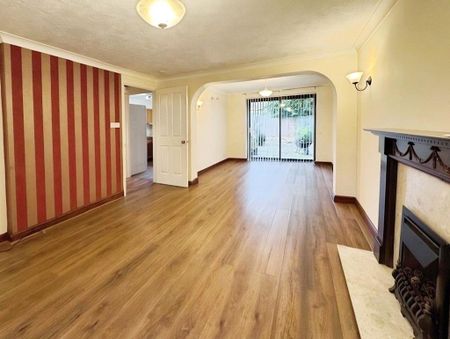 4 bedroom detached house to rent - Photo 2