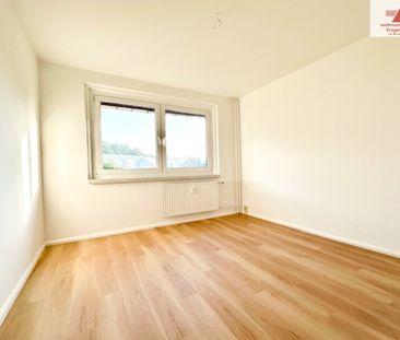 Frisch renovierte, helle 3-Raum-Wohnung mit Einbauküche in Geyer!! - Photo 1