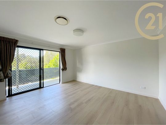 Just Fully Renovated&excl; Spacious and Modern Double Storey 7 Bedroom House&excl;&excl; - Photo 1