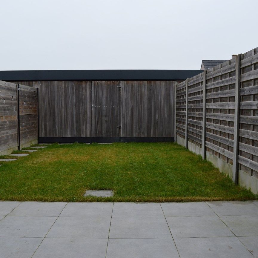 Recente rijwoning in Heule met 3 slaapkamers en carport - Photo 1