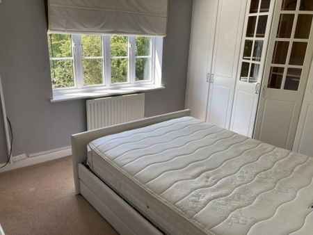 3 bedroom end of terrace house to rent - Photo 4