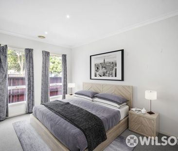 Single level modern home designed for easy living - Photo 3