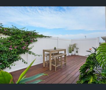 Stylish, Fully Air-Conditioned Home with Solar! - Photo 3