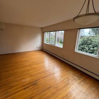 Spacious 2 Bedroom Condo close minutes to downtown - Photo 1