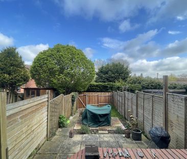 Surrey Close - Photo 1