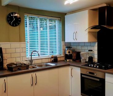 2 bedroom end of terrace house to rent - Photo 4