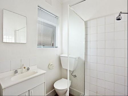 FANTASTIC ONE BEDROOM IN A GREAT LOCATION - Photo 5