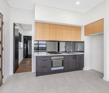 Modern 1-Bedroom Granny Flat with Separate Access - Photo 3