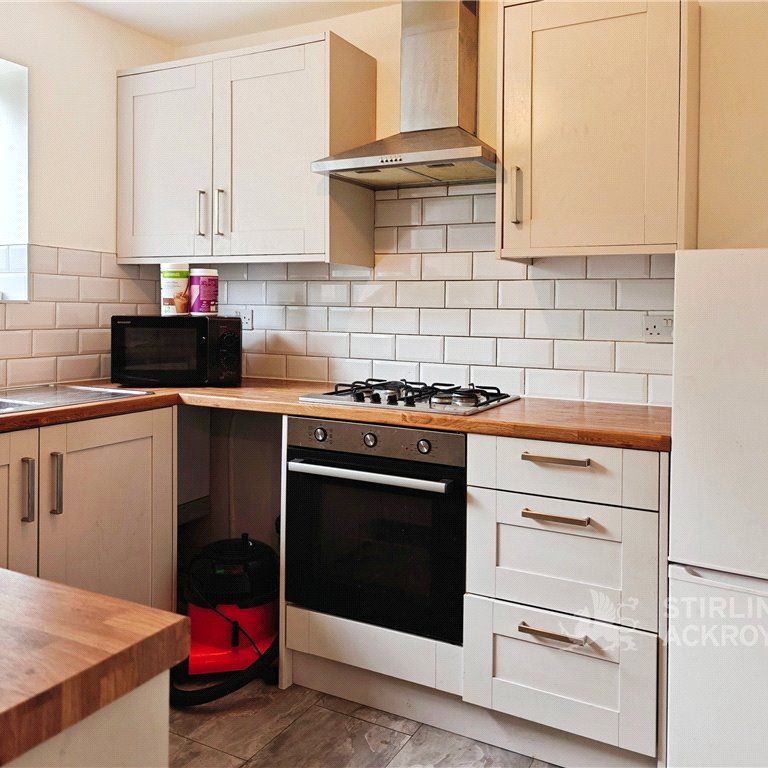 Fairlands Avenue, Fairlands, Guildford, Surrey, GU3 3NS - Photo 1