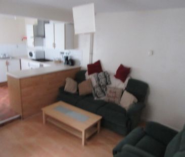 58 Hughenden Road - Photo 2