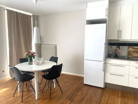 Sala Centrum: Stor fin tvåa en trappa upp - Photo 5