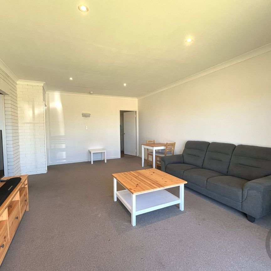 Low Maintenance - 2x1 Duplex - Furnished - Photo 1