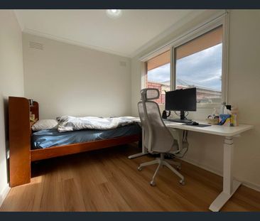 Neat 2 Bedroom Unit in Convenient Location - Photo 4