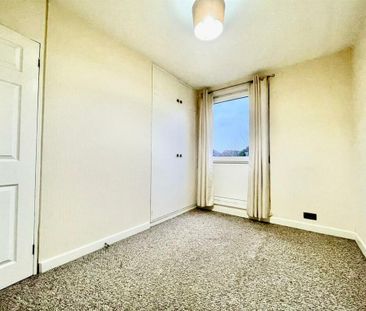 2 Bedroom Flat to Rent in Lea - Photo 3