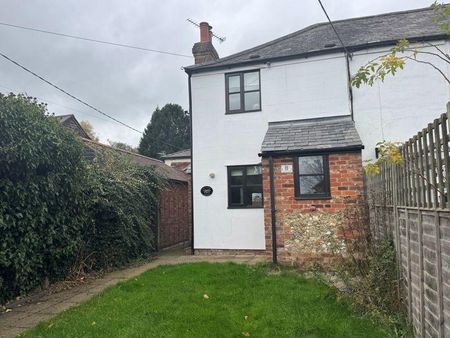 2 bedroom end of terrace house to rent - Photo 4