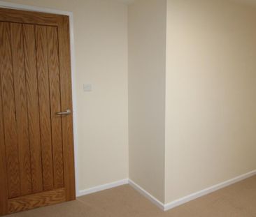 2 bedroom terraced house to rent - Photo 6