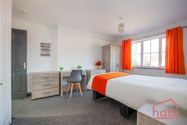 6 bedroom detached house to rent - Photo 1