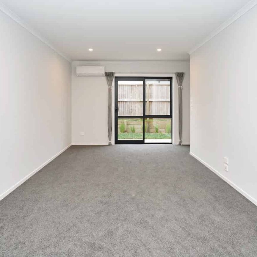 Modern 3-Bedroom Townhouse - Photo 1