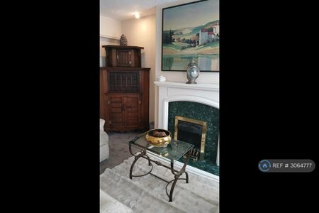 2 bedroom semi-detached house to rent - Photo 2