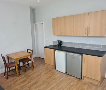 4 bedroom terraced house to rent - Photo 4