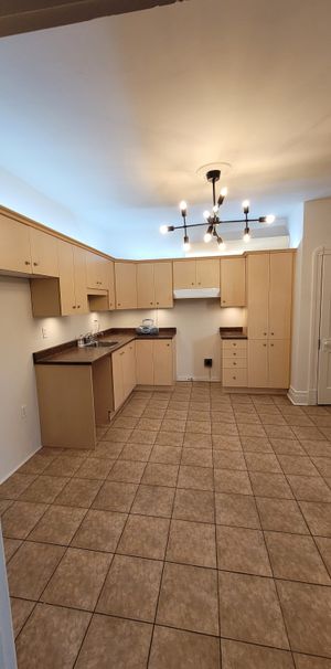 Logement Lumineux 5 1/2 - Haut Duplex - Photo 1