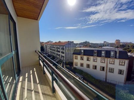 Apartment T4 in Cedofeita, Santo Ildefonso, Sé, Miragaia, São Nicolau e Vitória, Porto - Photo 2