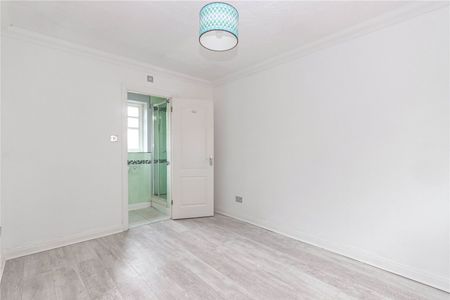 Avon Close, - Photo 5