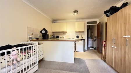 Studio to rent - Photo 5