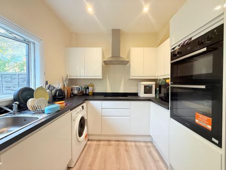 3 bedroom terraced house to rent - Photo 3