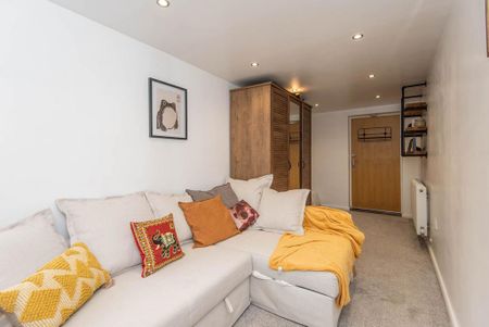 3 bedroom semi-detached house to rent - Photo 2