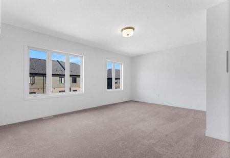 For Lease - 10 Dennis Avenue, Brantford, Ontario - Photo 5