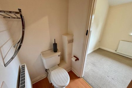 Winsford, Darnhall - Photo 2