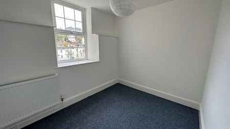 2 bedroom ground floor flat to rent - Photo 2