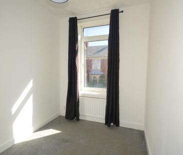 3 bedroom flat to rent - Photo 3