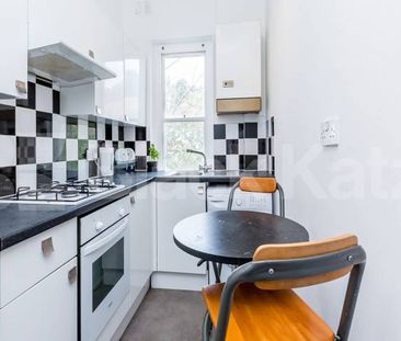 large two bedroom split level property situated in Muswell Hill - Photo 4
