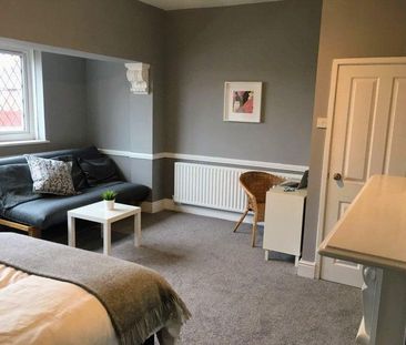 1 bedroom in a house share to rent - Photo 4